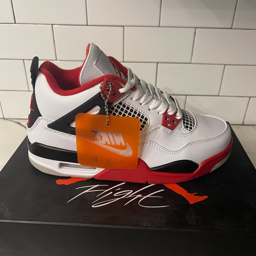 Men’s Jordan Retro 4 OG Fire Red Size 6.